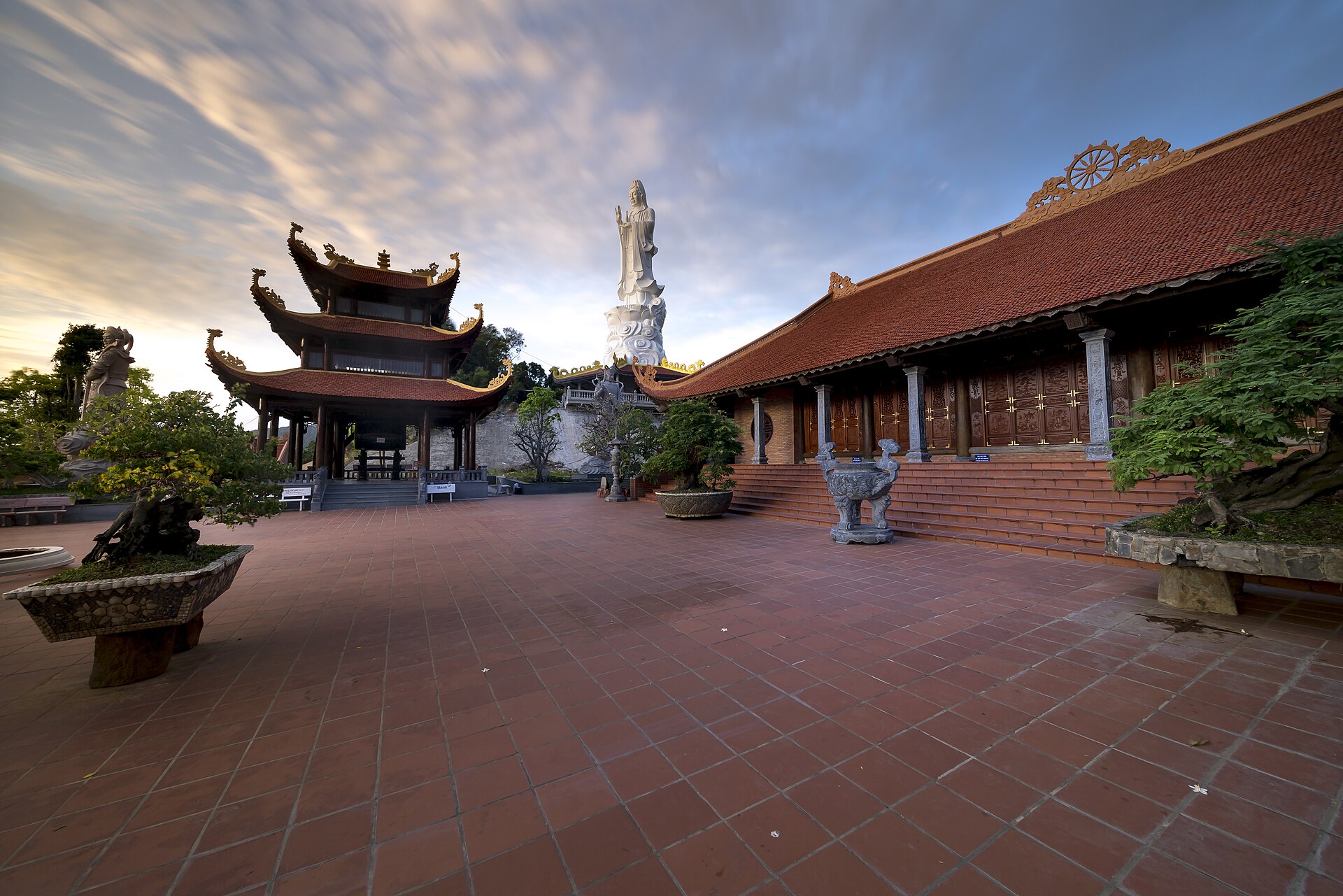 Tour Trong Ngày Khám Phá Di Sản Đảo Phú Quốc: Dinh Cậu, Nhà Thùng Nước Mắm, Vườn Tiêu, Chùa Hộ Quốc & Nhà Tù Phú Quốc