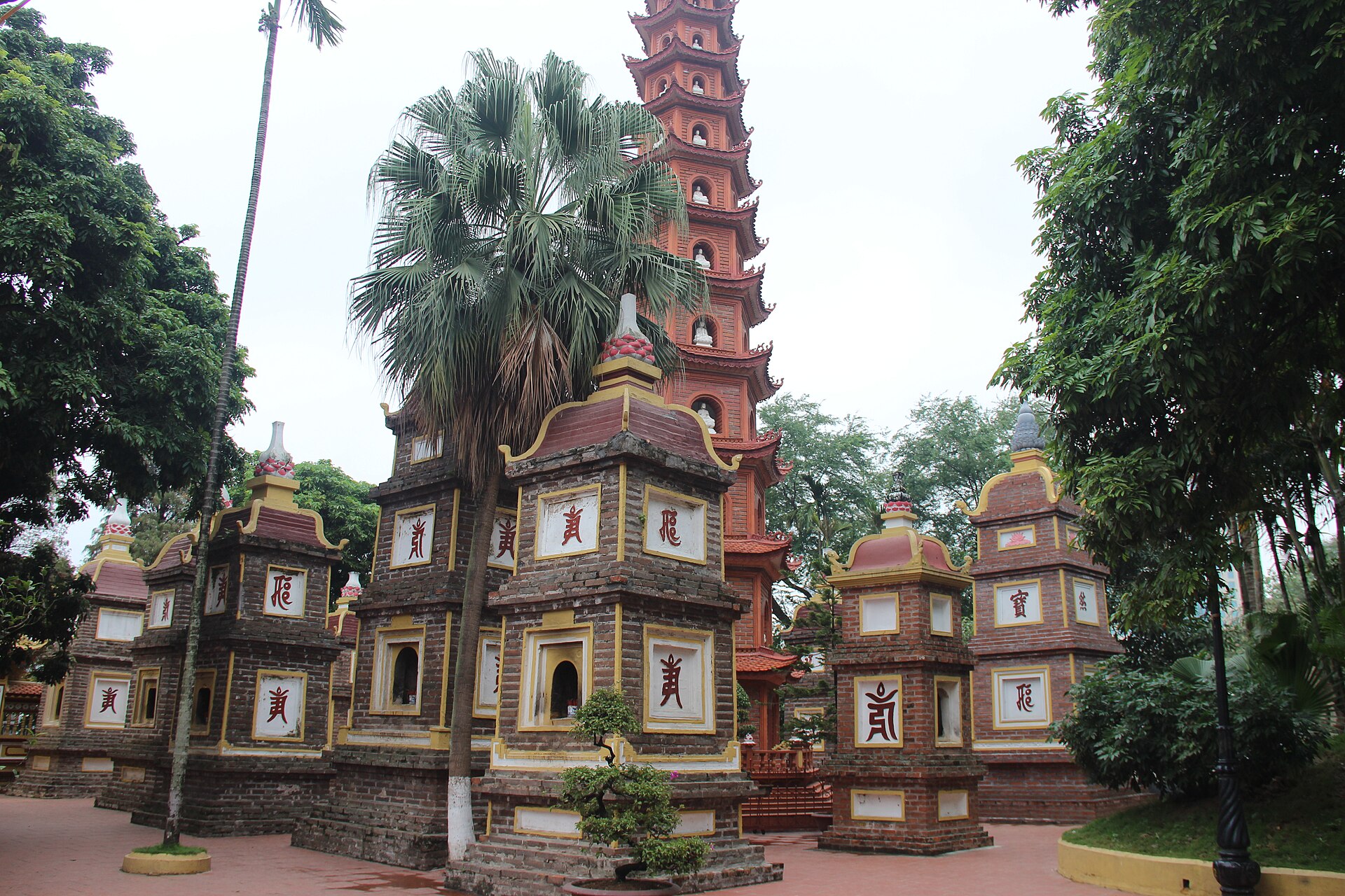 Tour Di sản Hồ Tây Hà Nội: Đền Quán Thánh, Chùa Trấn Quốc, Phủ Tây Hồ & Các Làng Hoa