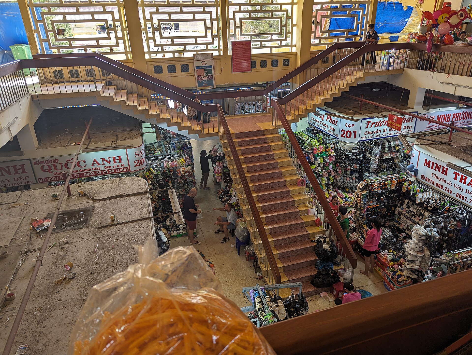 Tour xe đạp buổi sáng sớm ở Sài Gòn: Chùa Chợ Lớn, Chợ Bình Tây & những con hẻm ẩn mình