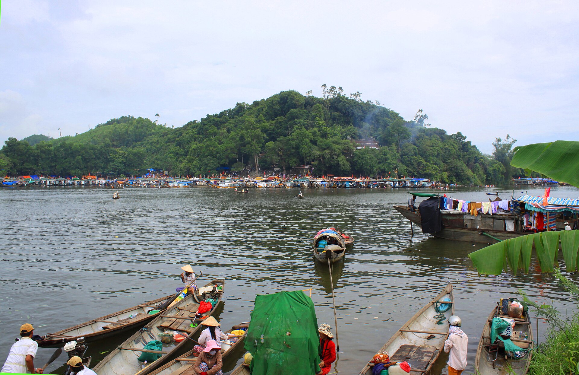 Tour thuyền rồng một ngày trên sông Hương ở Huế: Chùa Thiên Mụ, Điện Hòn Chén & Lăng Minh Mạng
