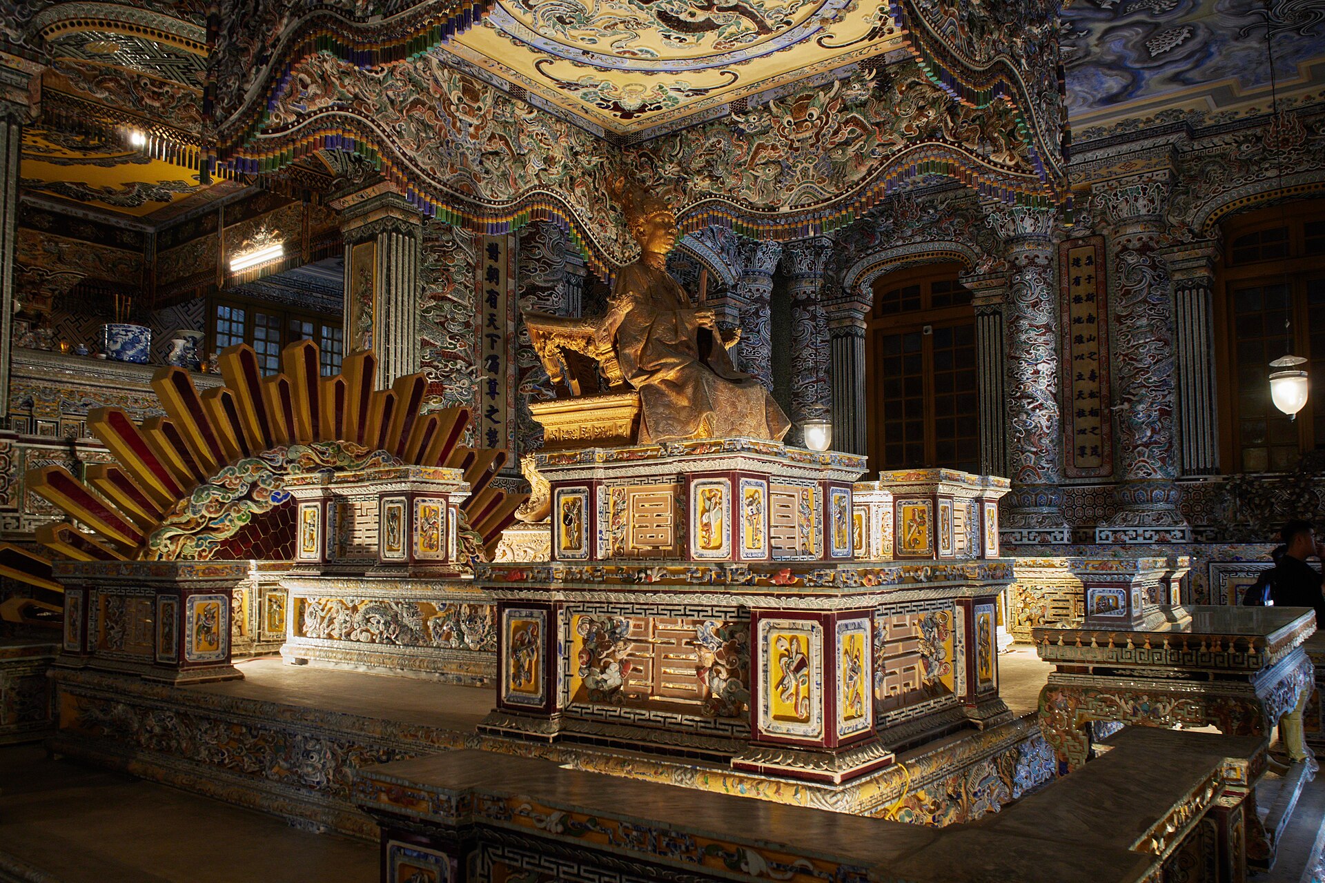 Tour xe máy vùng nông thôn Huế: Lăng tẩm hoàng gia, làng hương, cánh đồng lúa & bữa trưa tại làng quê