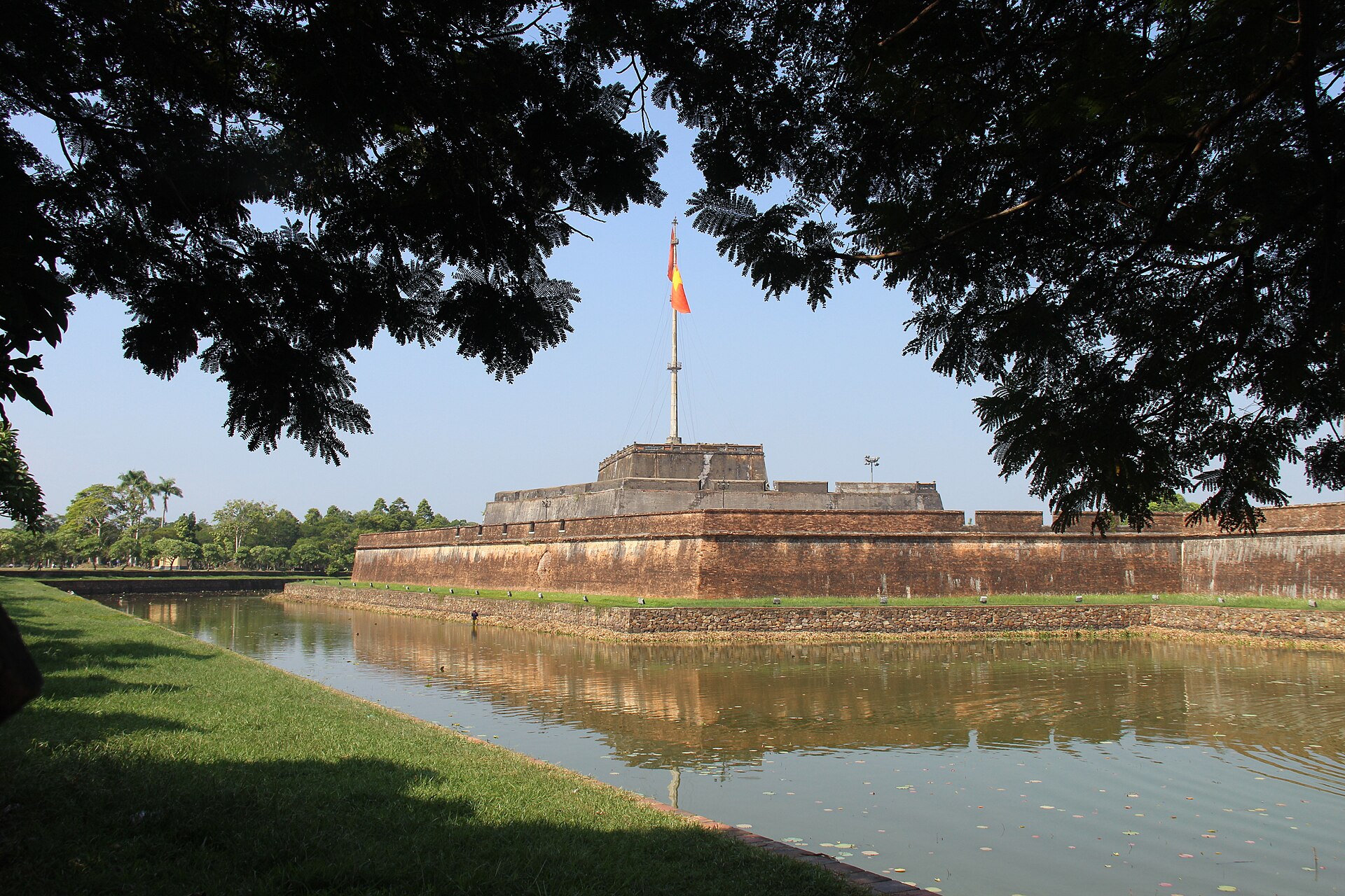 Tour xe đạp Huế đến cầu ngói Thanh Toàn: Cánh đồng lúa, đình làng & bữa trưa tại trang trại