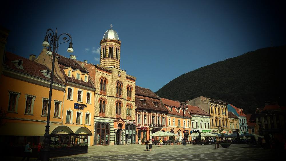 Tour a pie gratuito nocturno y leyendas de Brașov – Mitos, misterios y calles iluminadas