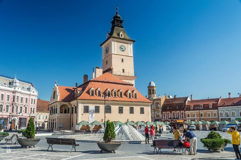 Tour a Pie Gratuito para Descubrir las Joyas Ocultas y la Vida Local en Brașov – Rincones Secretos e Historias de Barrio