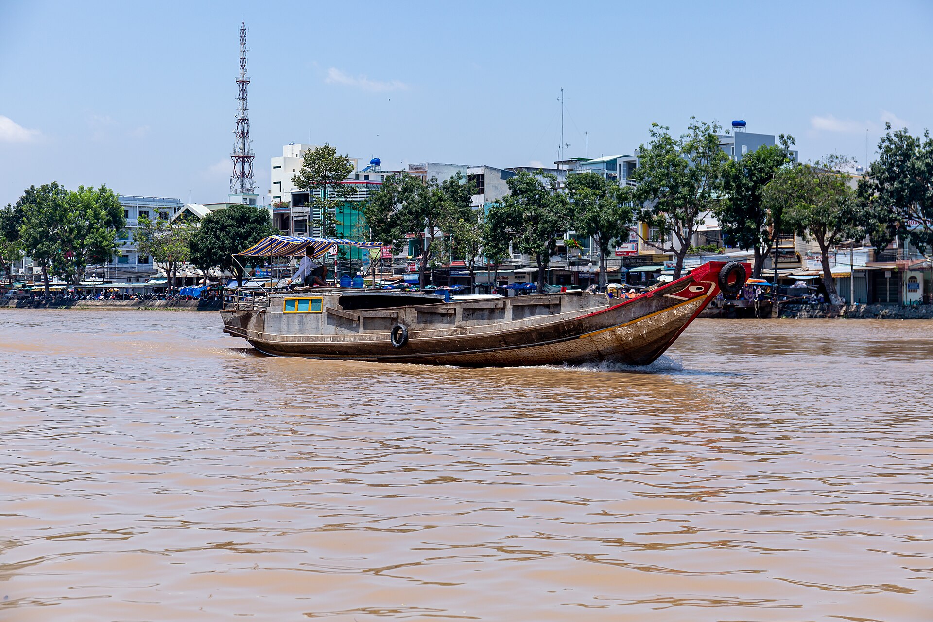 विन्ह लॉन्ग में ड्राइवर सहित Kia Carnival किराए पर लें: अनुमानित कीमतें और लोकप्रिय मार्ग