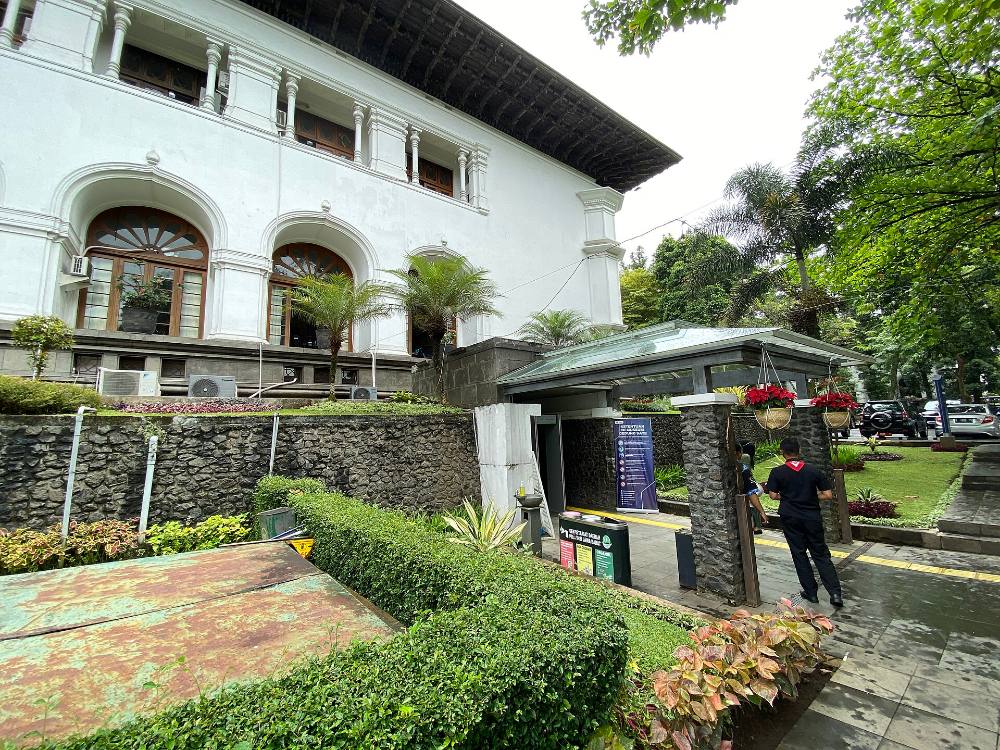 Visite à pied gratuite : joyaux cachés et vie locale à Bandung – Coins secrets et histoires de quartier