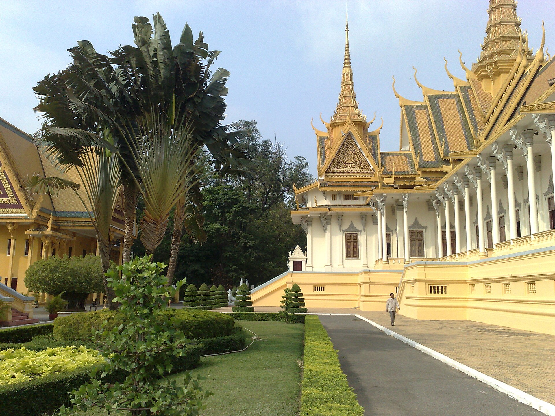 City Tour Phnom Penh 1 Ngày: Hoàng Cung, Chùa Bạc, Bảo Tàng Quốc Gia & Wat Phnom