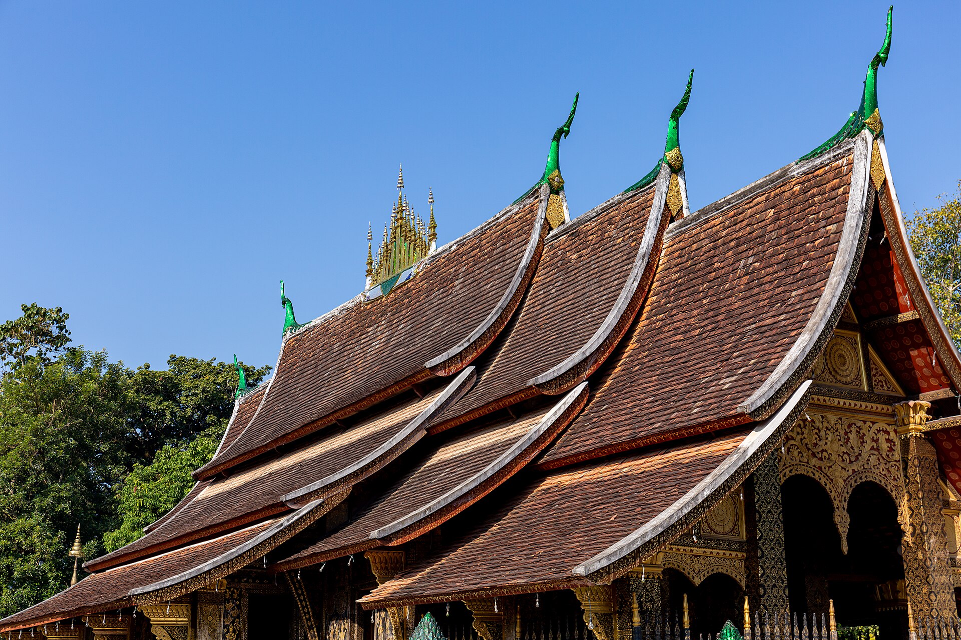 City Tour Luang Prabang 1 Ngày: Hoàng Cung, Chùa Xieng Thong, Wat Mai & Hoàng Hôn Đồi Phousi