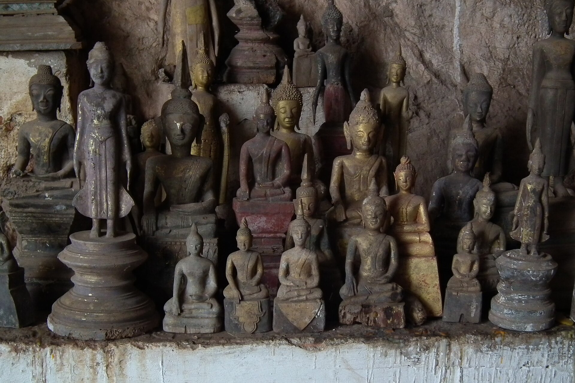 Tour en barco por el río Mekong a las cuevas de Pak Ou en 1 día: miles de estatuas de Buda y la aldea del licor Ban Xang Hai