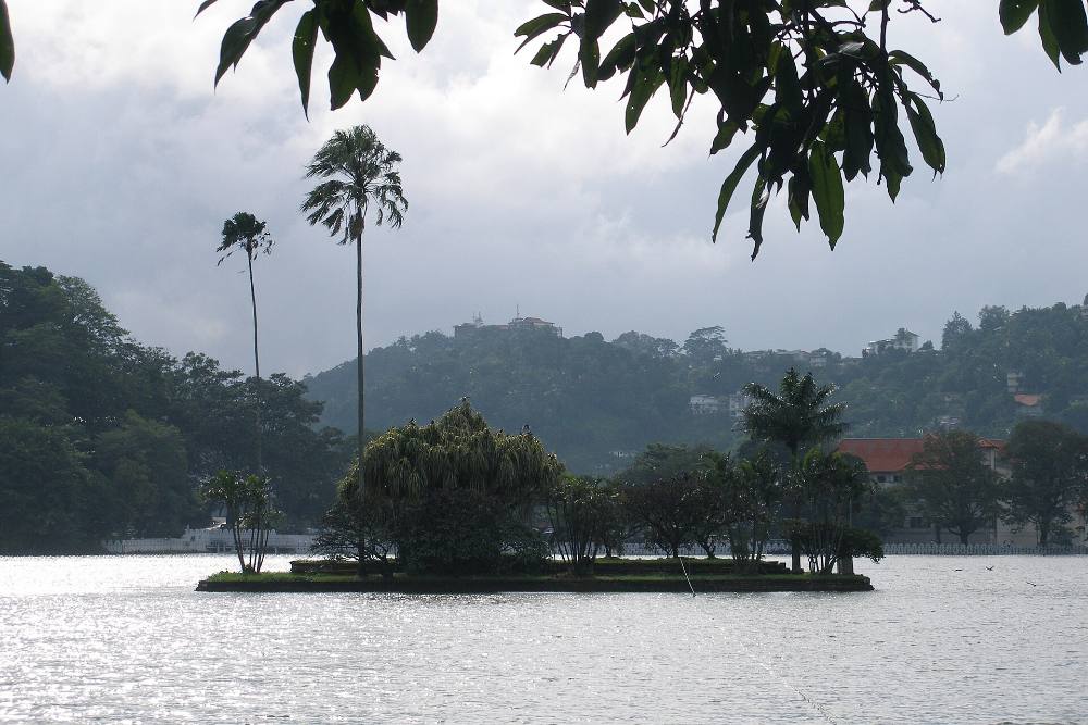 Free Walking Tour: Hidden Gems & Local Life in Kandy – Secret Corners & Neighborhood Stories