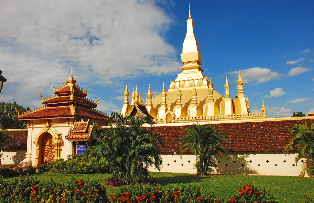 City Tour Viêng Chăn 1 Ngày: Pha That Luang, Chùa Si Saket, Haw Phra Kaew, Khải Hoàn Môn Patuxai & Hoàng Hôn Sông Mekong
