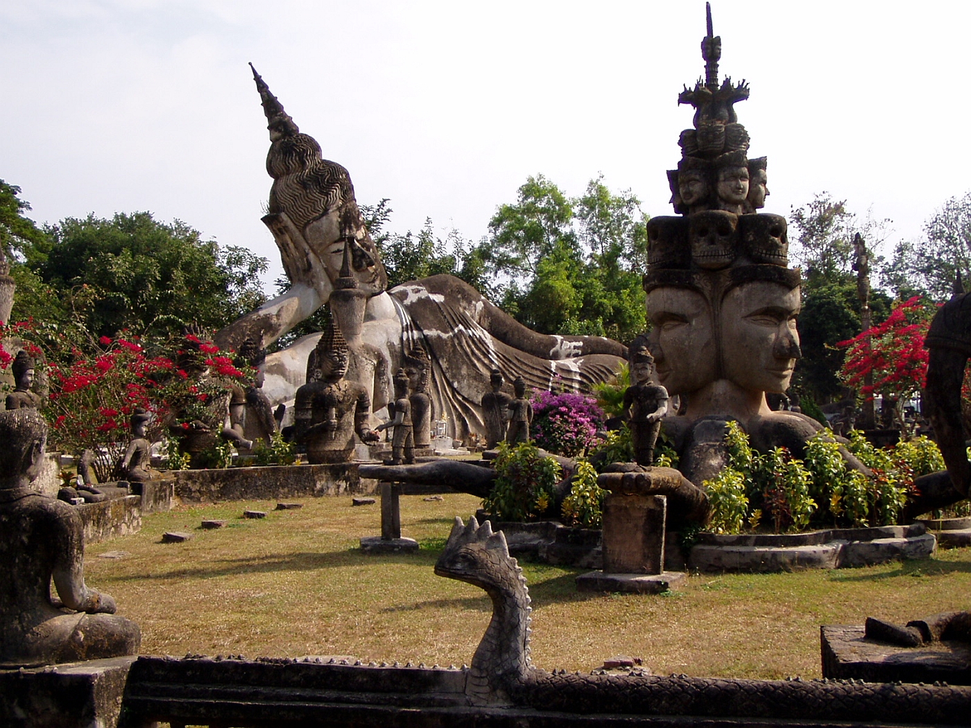 Tour de Xieng Khuan y el mercado Talat Sao de Vientiane de medio día: Museo Nacional y degustación de café lao