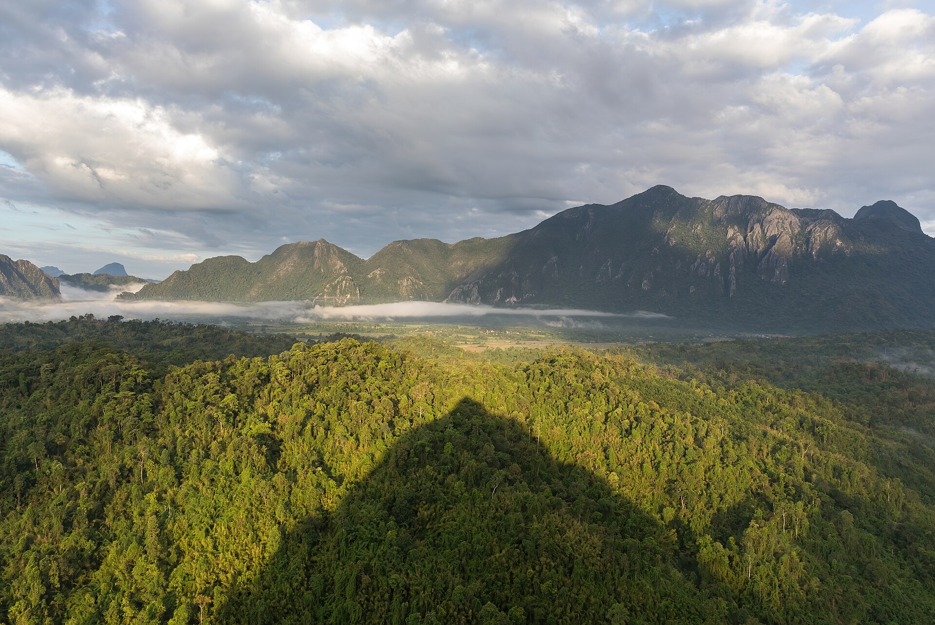 Tour Trekking Vang Vieng 1 Ngày: Leo Núi Nam Xay Ngắm Toàn Cảnh, Hang Tham Chang & Làng Quê Hmong