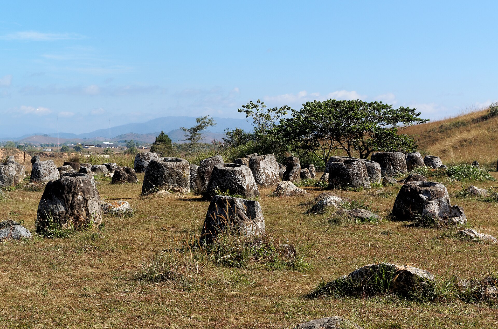 Tour Cánh Đồng Chum Phonsavan 1 Ngày: Di Sản UNESCO Site 1, 2, 3 & Trung Tâm MAG Về Bom Mìn