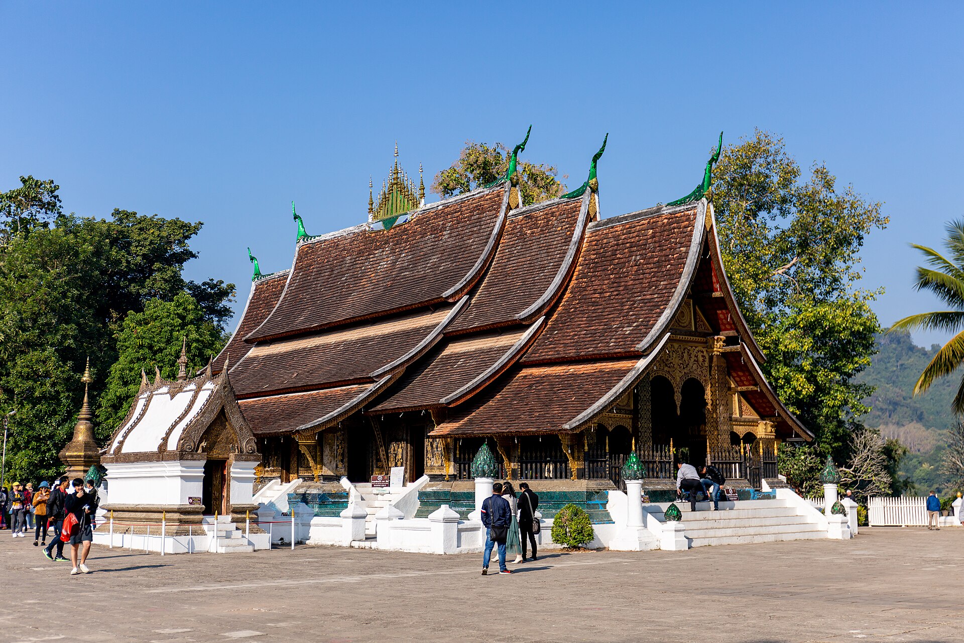 Tour Luang Prabang 3 Ngày 2 Đêm: Cố Đô Di Sản, Khất Thực Bình Minh, Hang Pak Ou & Thác Kuang Si