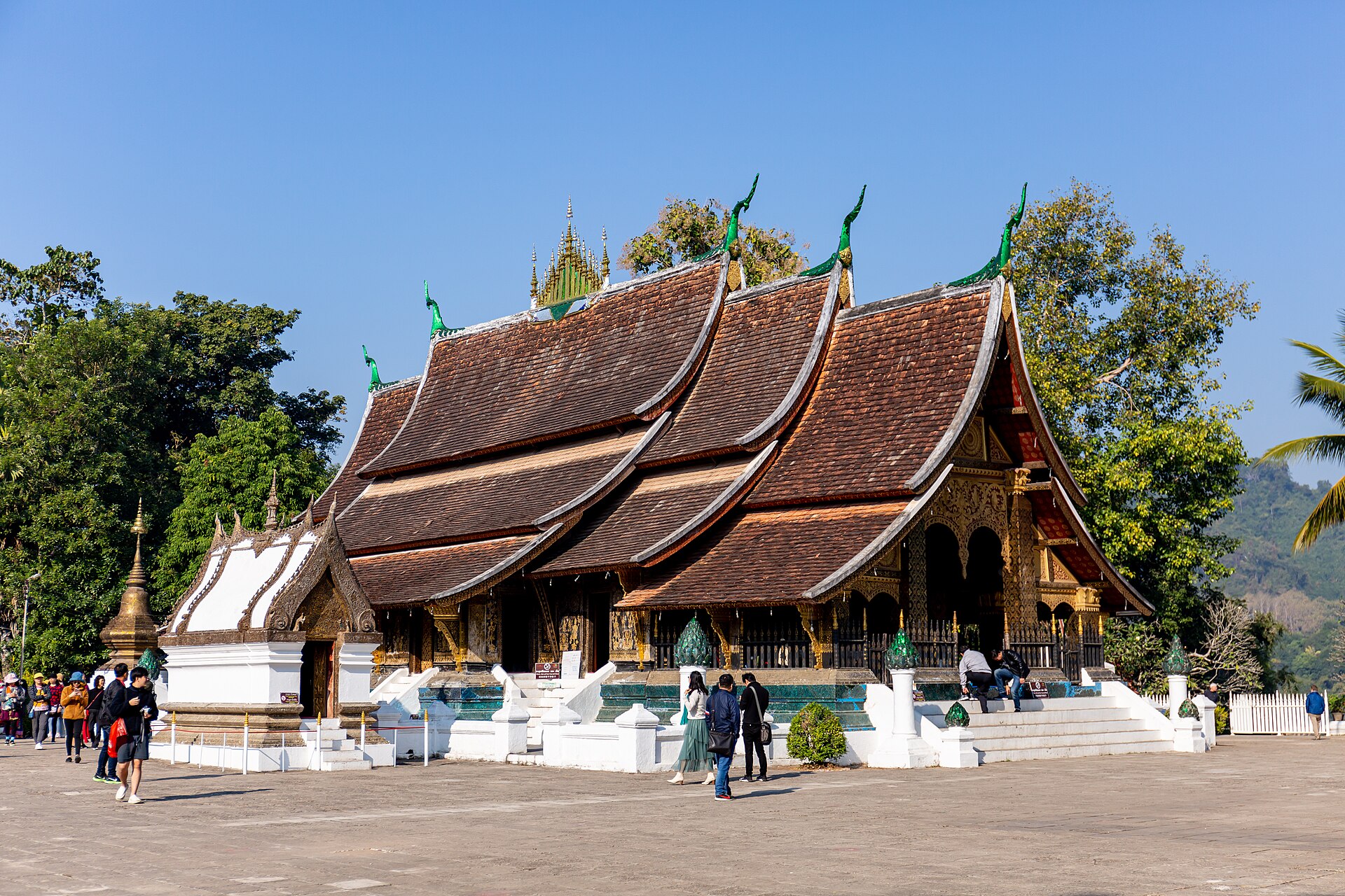Tour Xuyên Lào 10 Ngày 9 Đêm: Vientiane – Vang Vieng – Luang Prabang – Nong Khiaw – Cánh Đồng Chum Phonsavan