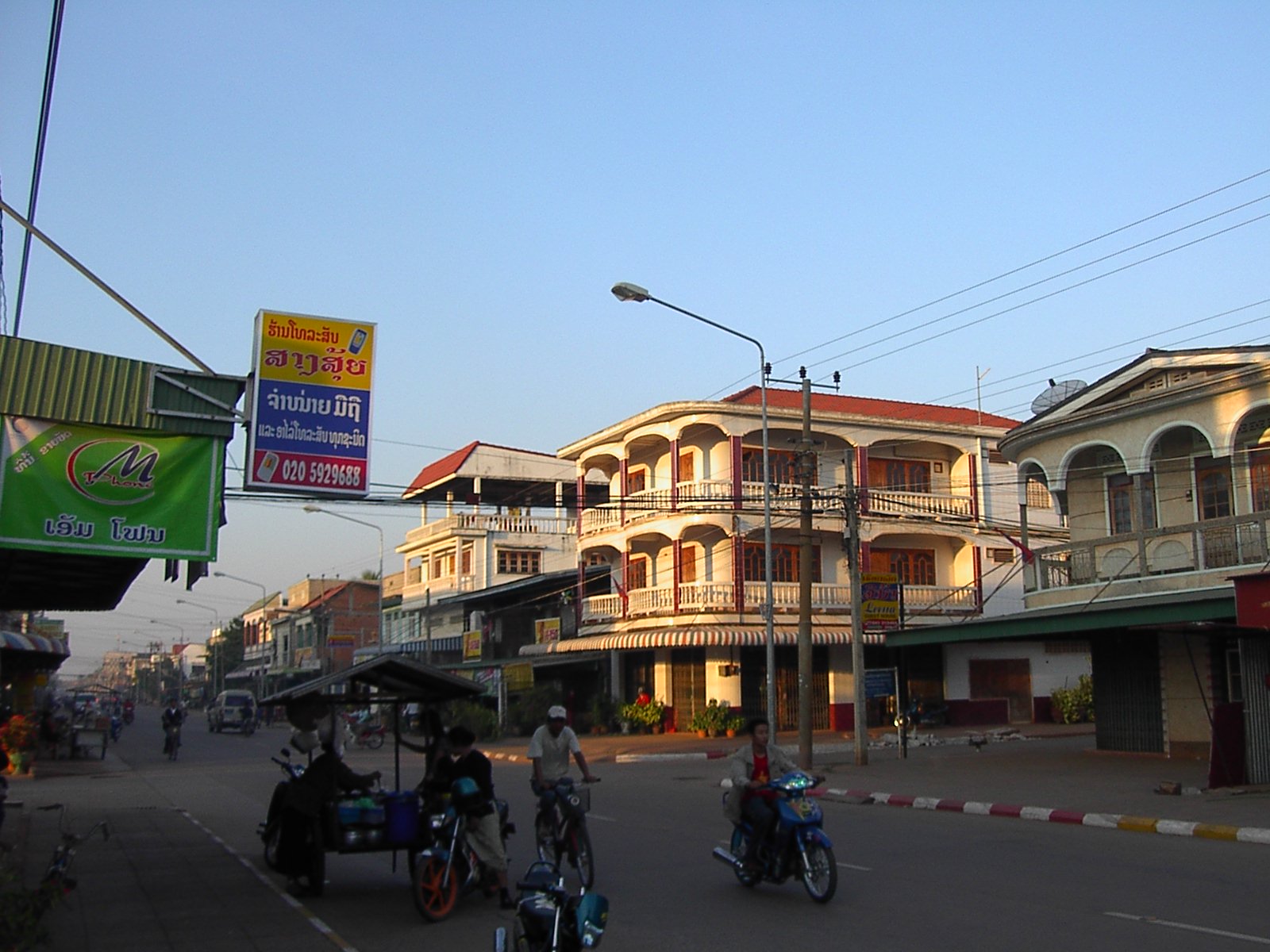 City Tour Savannakhet 1 Ngày: Phố Cổ Thời Pháp, Nhà Thờ Thánh Teresa, Bảo Tàng Khủng Long & Bảo Tháp That Ing Hang