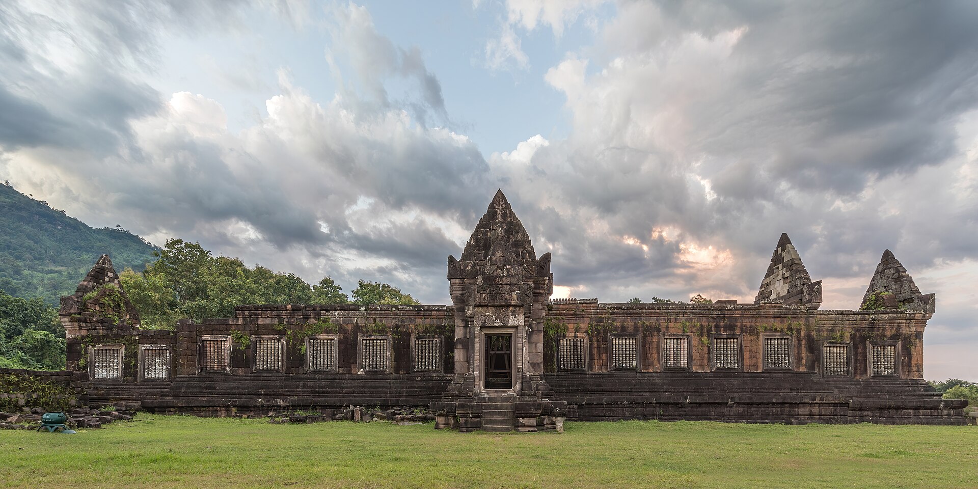 Tour Xuyên Lào Bắc – Nam 14 Ngày 13 Đêm: Luang Prabang – Vang Vieng – Vientiane – Kong Lor – Pakse – Bolaven – Wat Phu – Si Phan Don