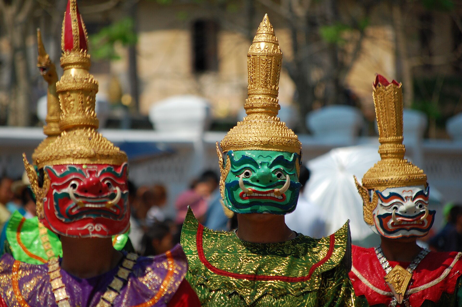 Tour Tết Lào Pi Mai Luang Prabang 3 Ngày 2 Đêm: Diễu Hành, Té Nước, Đắp Tháp Cát & Tắm Tượng Phật