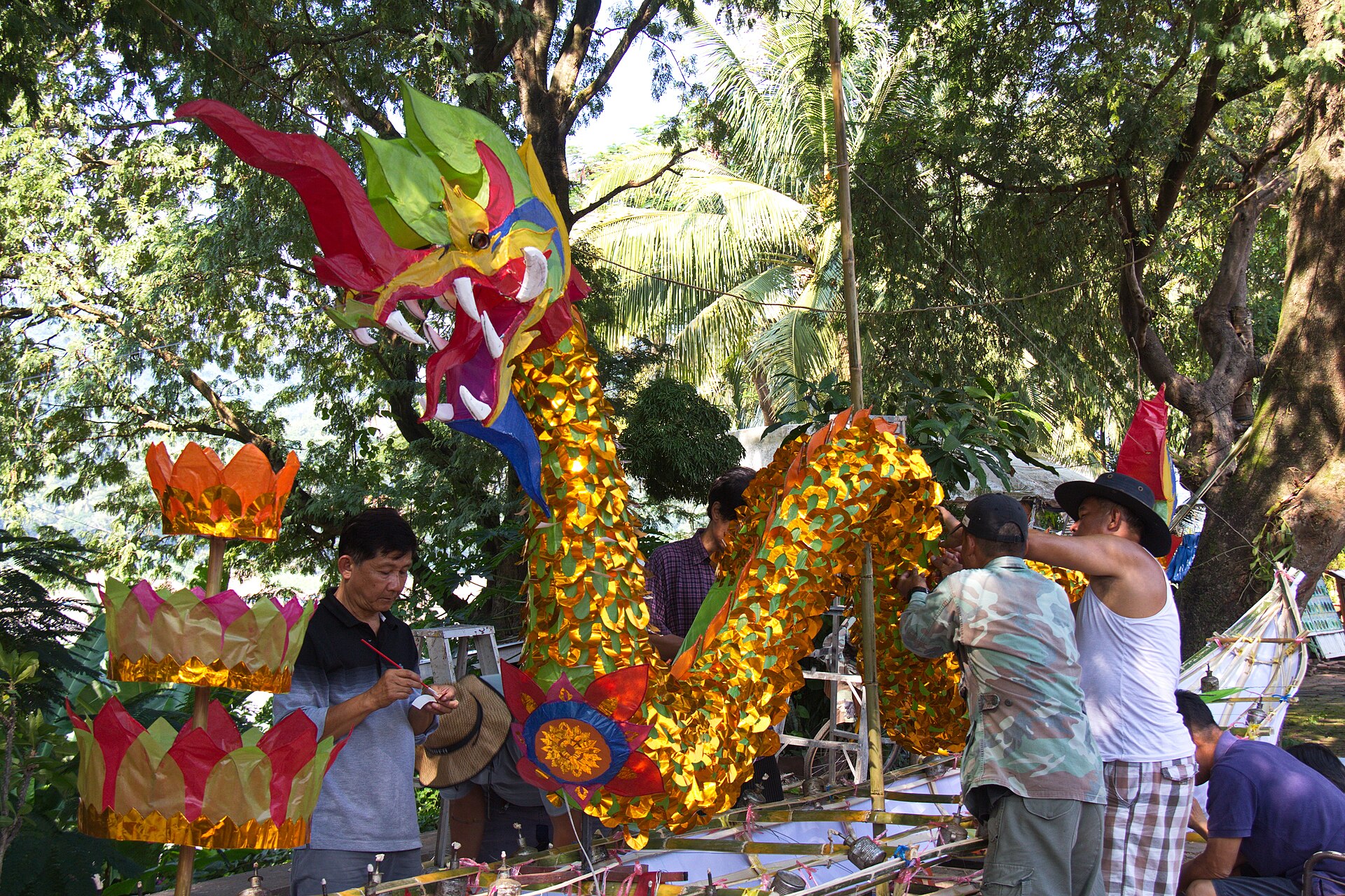 Tour Lễ Hội Đua Thuyền Vientiane 2 Ngày 1 Đêm: Đêm Ok Phansa Thả Đèn & Đua Thuyền Rồng Trên Sông Mekong