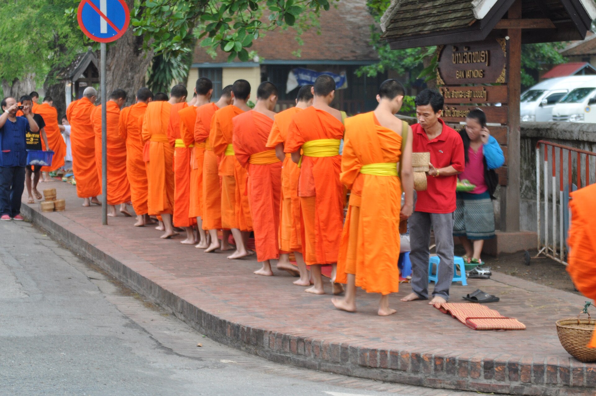 Tour Nhiếp Ảnh Luang Prabang 1 Ngày: Bình Minh Khất Thực, Chợ Sáng, Chân Dung Làng Quê & Hoàng Hôn Sông Mekong