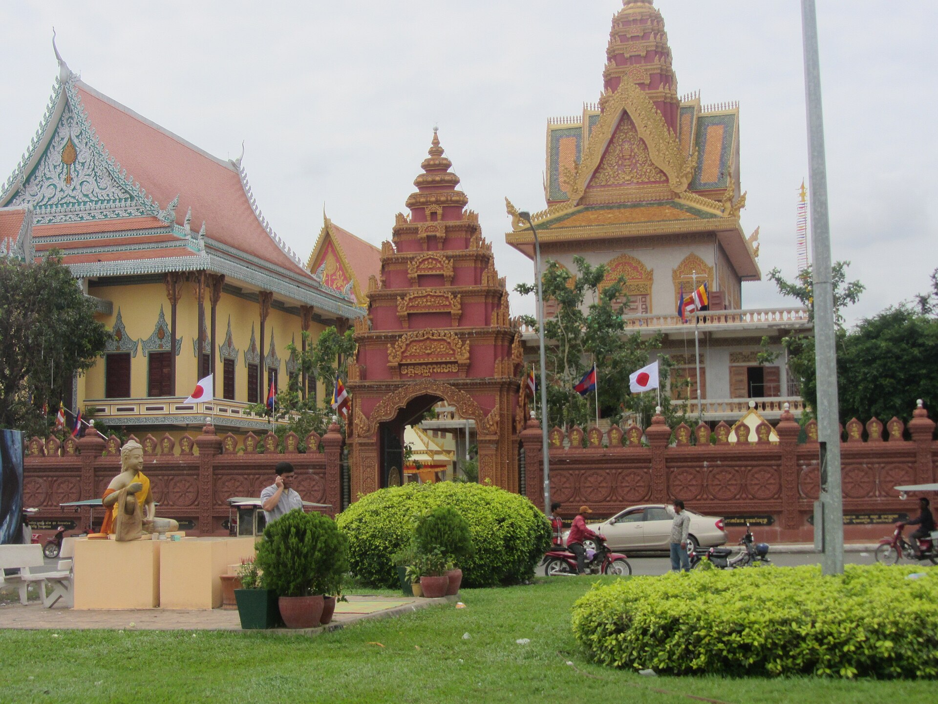 Tour Lễ Pchum Ben 2 Ngày 1 Đêm: Lễ Báo Hiếu Tổ Tiên Của Người Khmer, Ném Nắm Cơm Lúc Rạng Sáng & Cố Đô Oudong