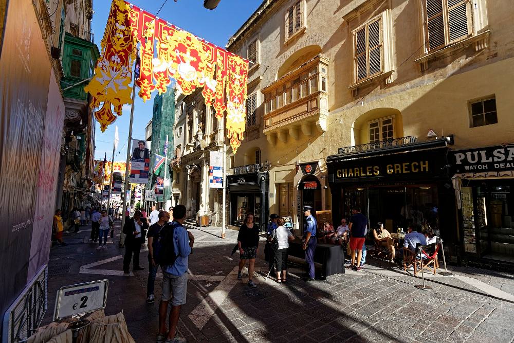Lendas de Valletta & Tour a Pé Noturno Gratuito – Mitos, Mistérios e Becos sob as Luzes