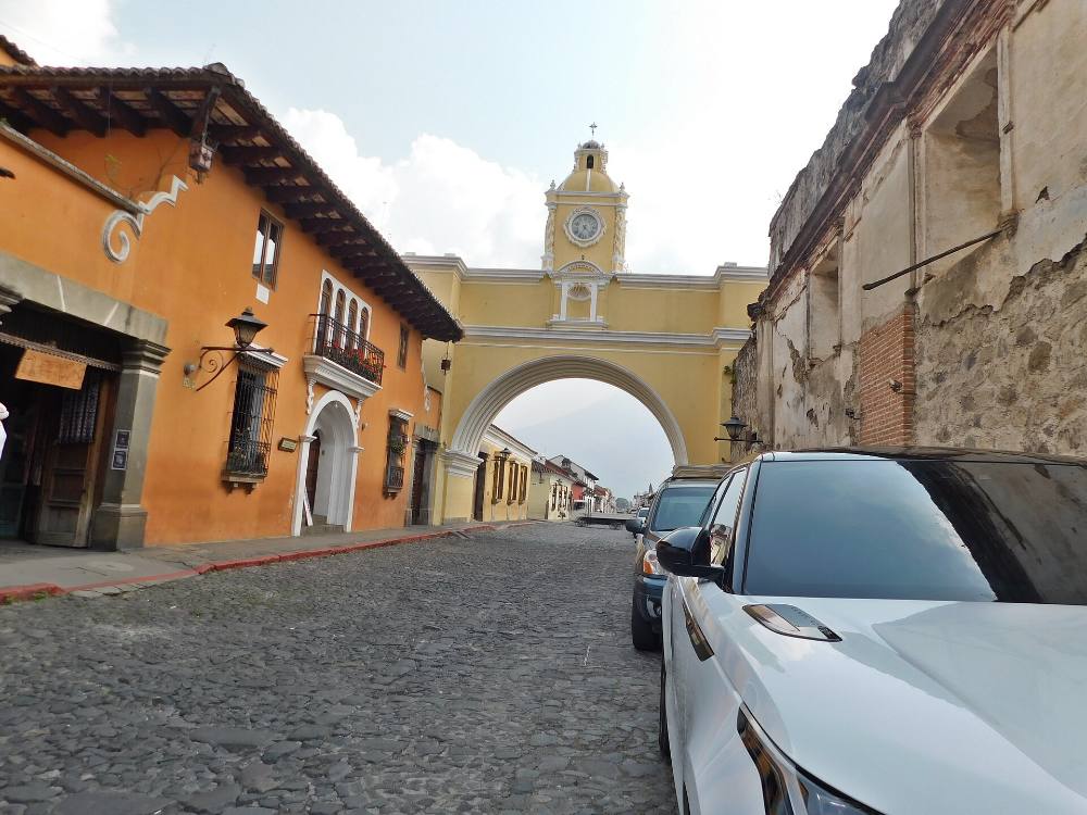 Tour đi bộ miễn phí buổi tối về truyền thuyết Antigua Guatemala – thần thoại, bí ẩn & những con hẻm dưới ánh đèn