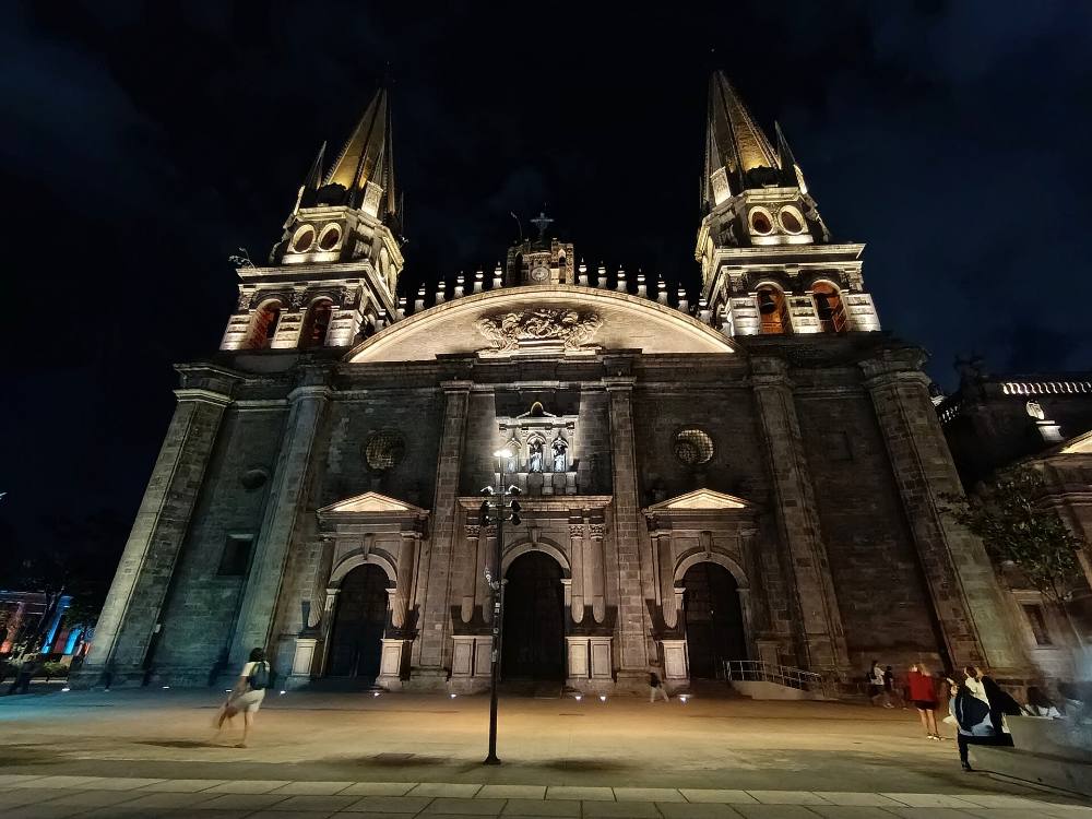 Visite guidée gratuite à pied pour découvrir les trésors cachés et la vie locale de Guadalajara – Coins secrets et histoires de quartier