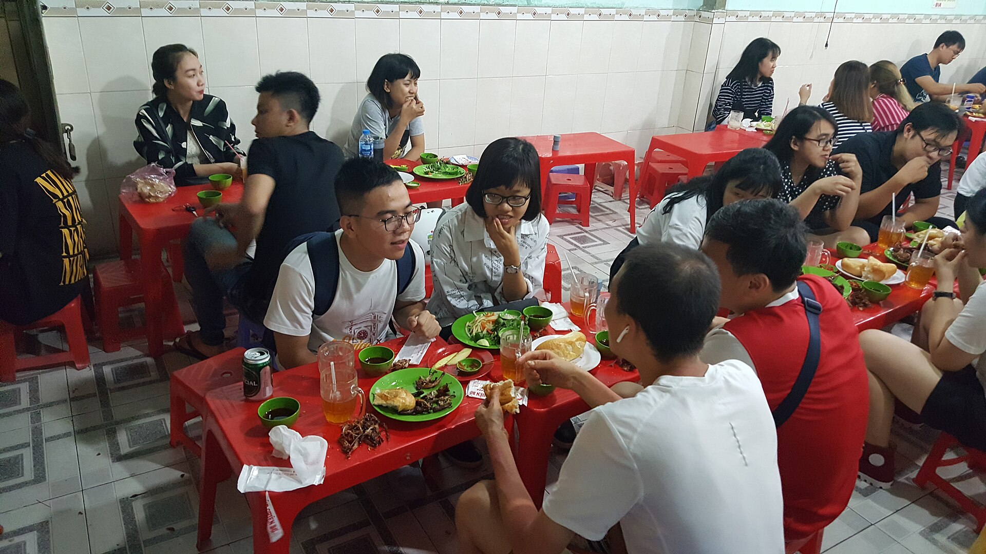 Chợ Bàn Cờ – Chợ hẻm buổi sáng với đồ si và quán ăn lâu đời
