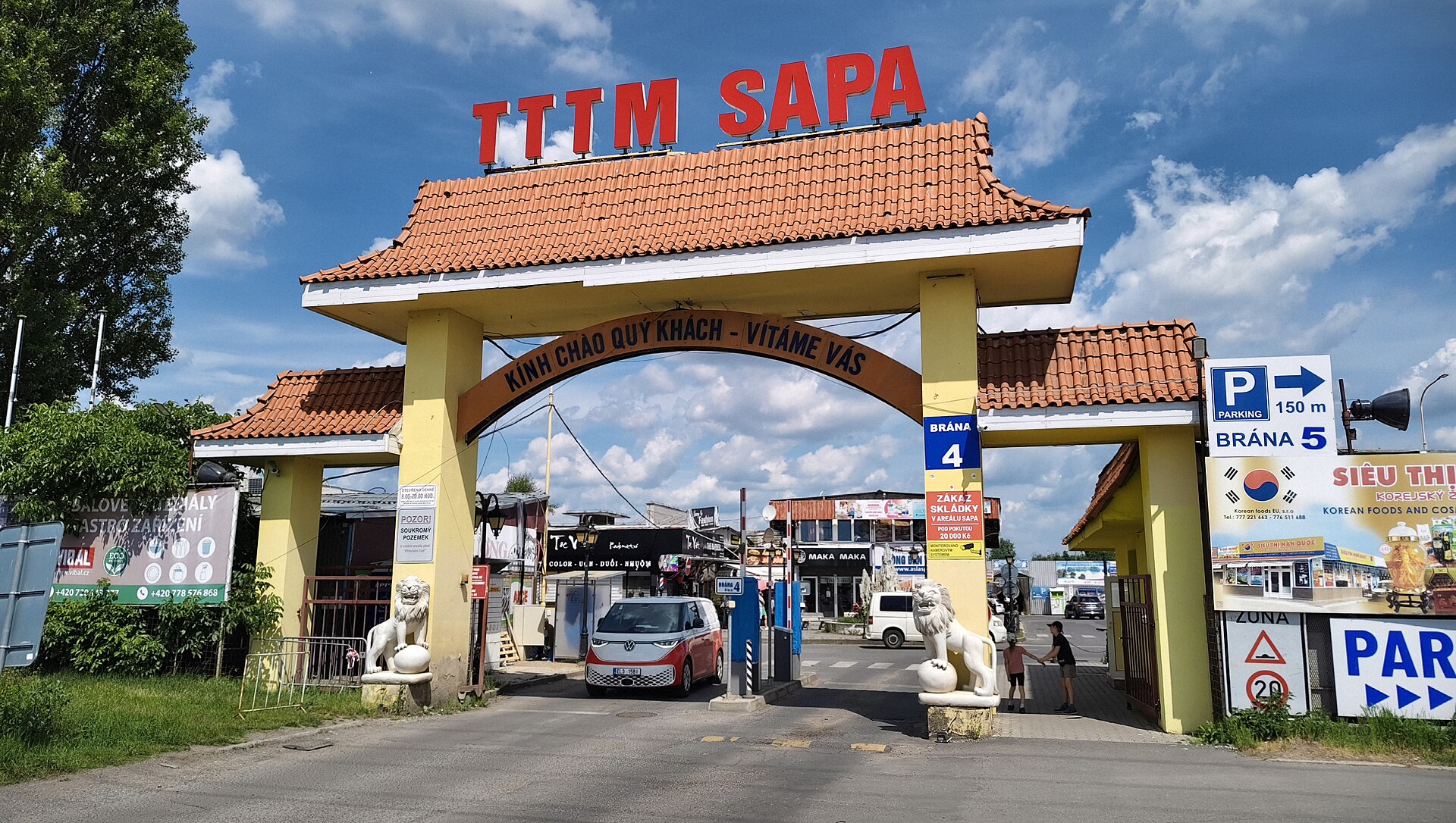 Chợ Sa Pa – Chợ trung tâm bán nông sản, thổ cẩm vùng cao