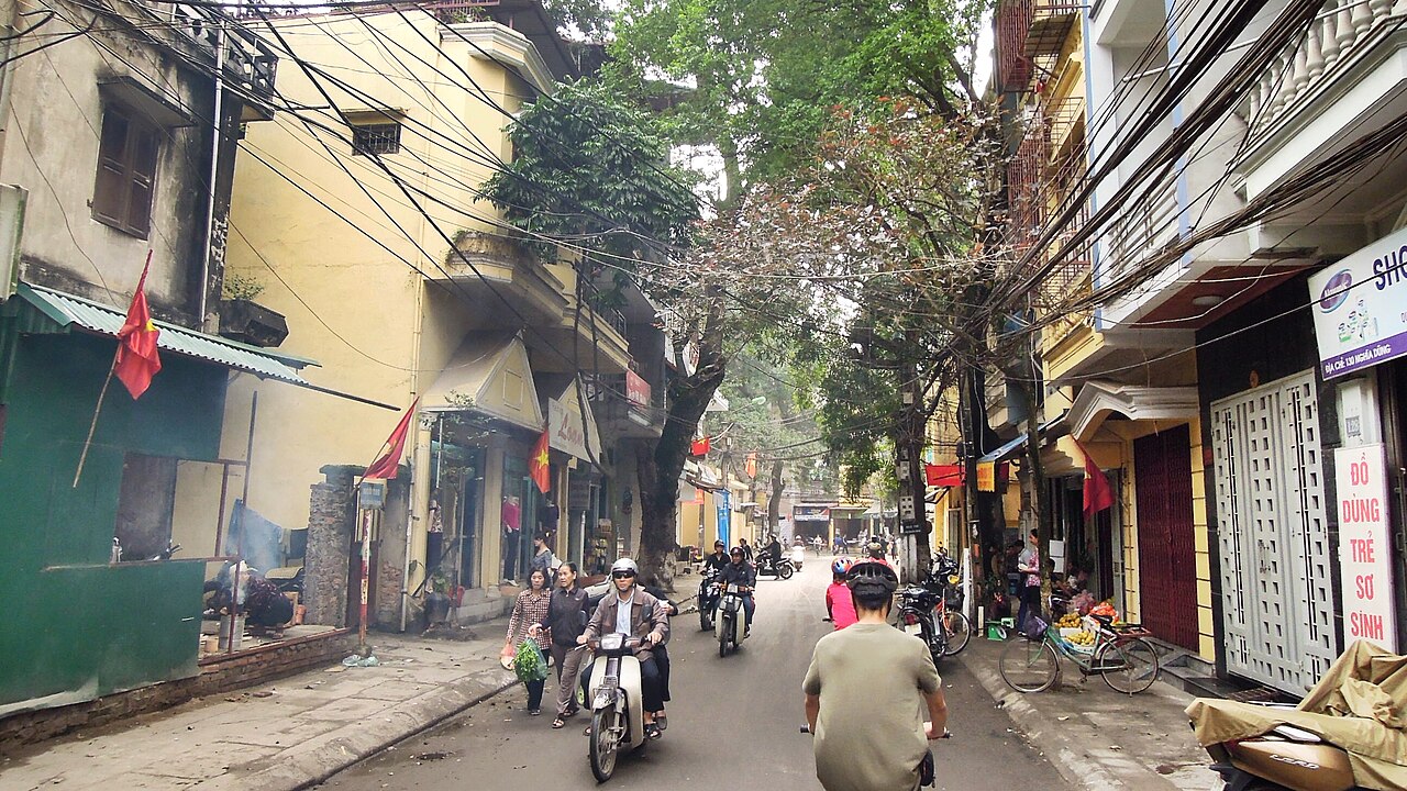 Tour xe đạp Hà Nội nửa ngày: Cầu Long Biên, bãi giữa sông Hồng, phố đường tàu và cà phê trứng