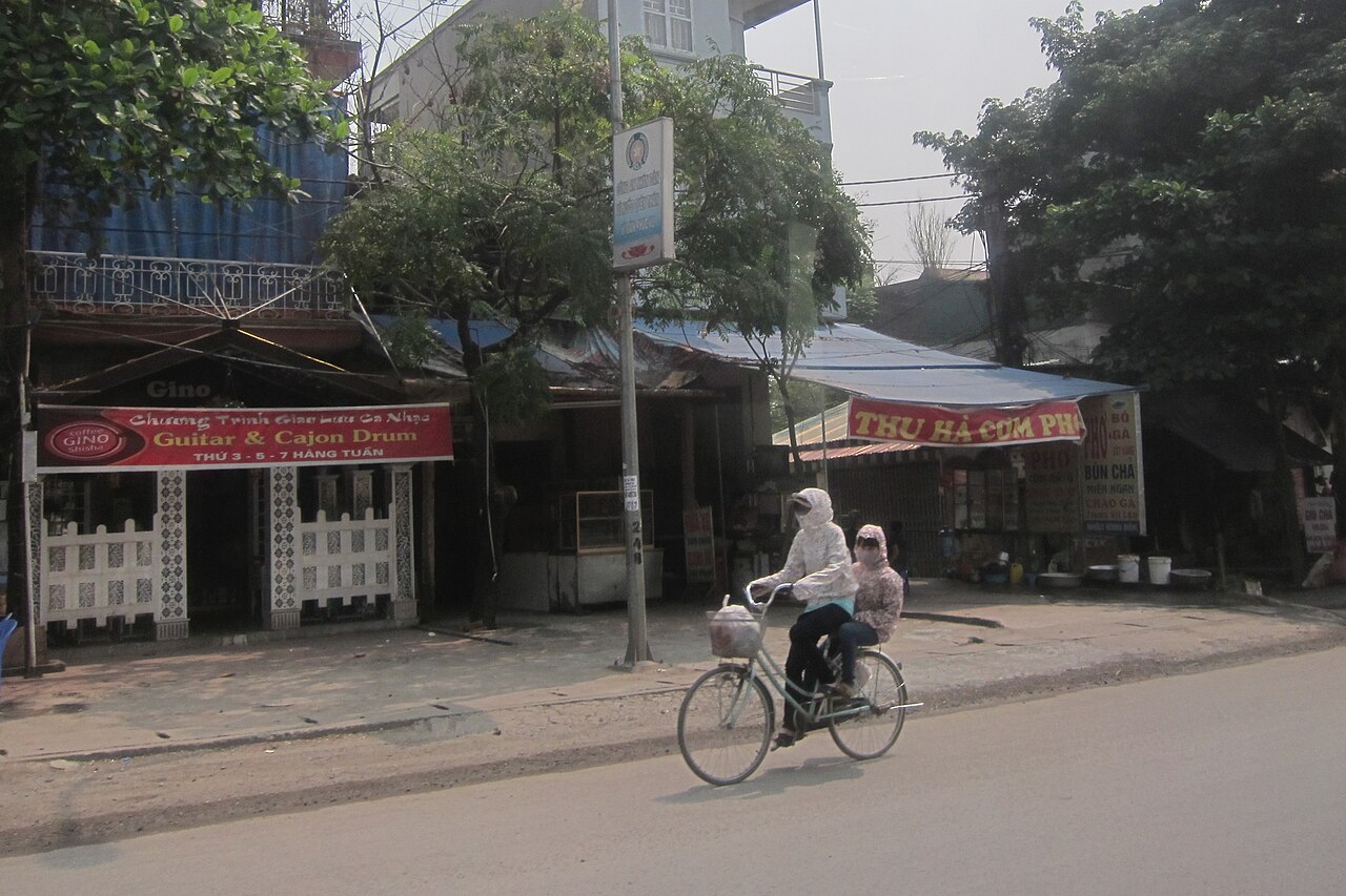Tour xe đạp ngoại thành Hà Nội cả ngày: Đời sống làng quê, chợ quê, thành Cổ Loa và bữa trưa cùng gia đình nông thôn