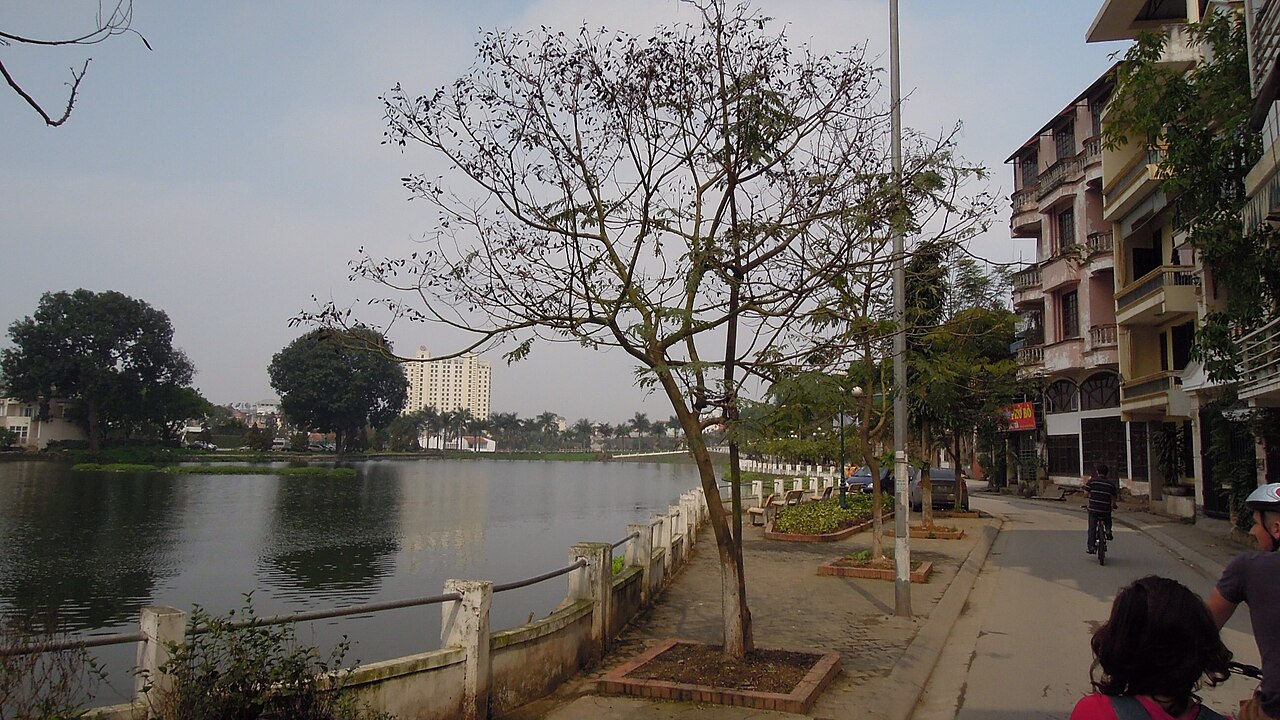 Tour xe đạp Hà Nội cả ngày: Phố phường và ngoại thành, chợ quê, làng cổ, hồ B-52 và phố đường tàu
