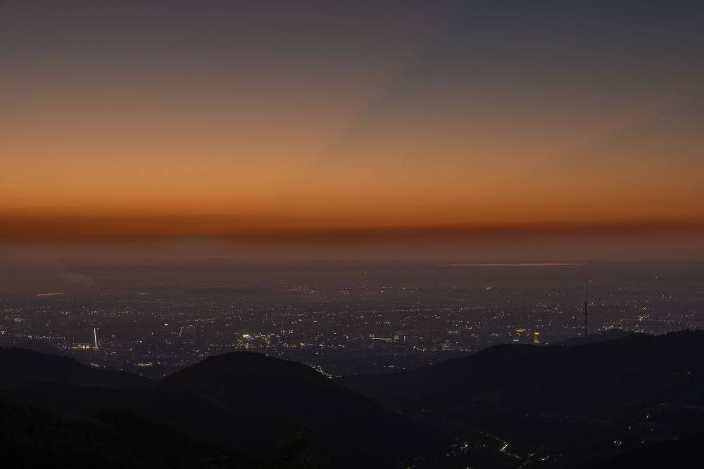 Kostenlose abendliche Stadtführung zu Fuß & Legenden von Almaty – Mythen, Geheimnisse & Straßen im Lichterglanz