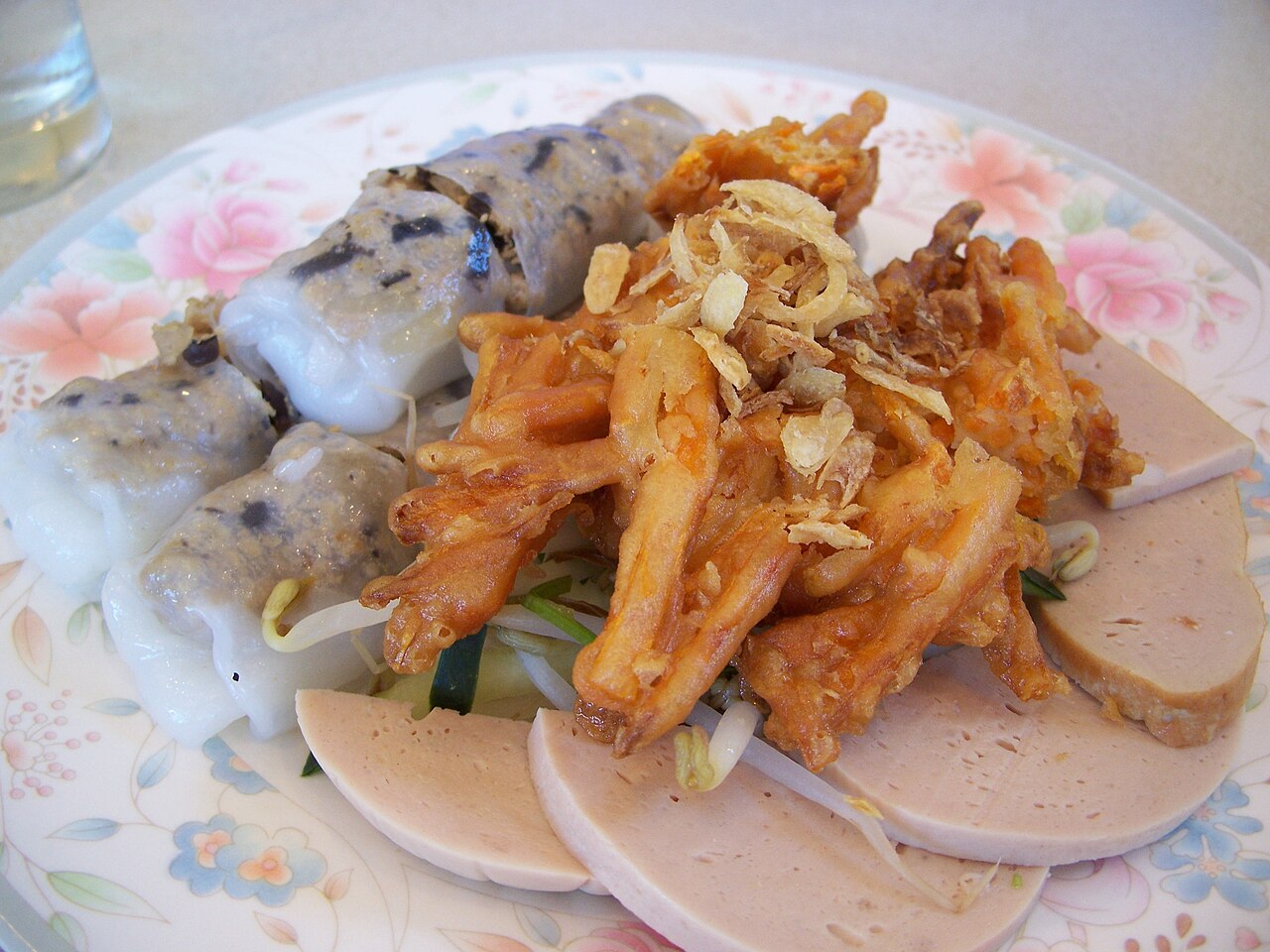 豪华商务车河内夜间美食之旅：越南卷粉、烤肉米粉、西湖、降旗仪式、火车街与鸡蛋咖啡