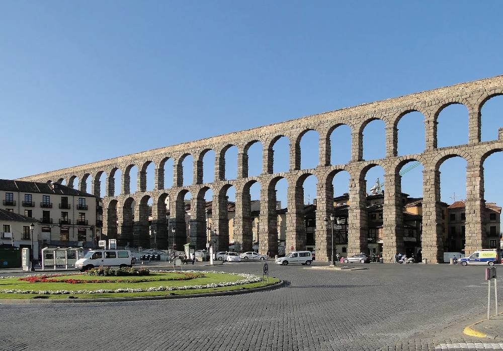 Free walking tour exploring Segovia’s street art and alternative side – Murals, Creative Neighborhoods & Modern Culture