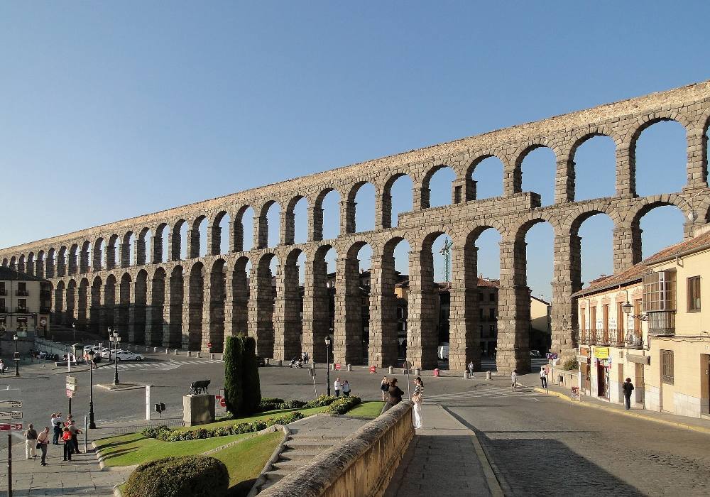 Evening Free Walking Tour & Legends of Segovia – Myths, Mysteries & Illuminated Alleys