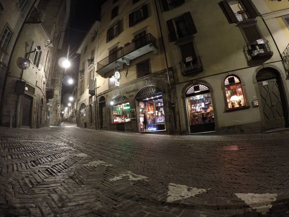Tour a piedi gratuito Scopri le gemme nascoste e la vita locale di Bergamo – Angoli segreti e storie di quartiere