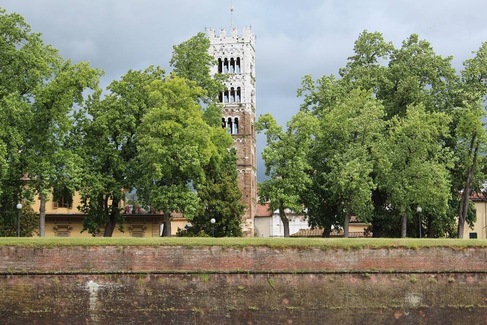 Kostenlose kulinarische Stadtführung & Märkte in Lucca – Aromen, Märkte & Esskultur