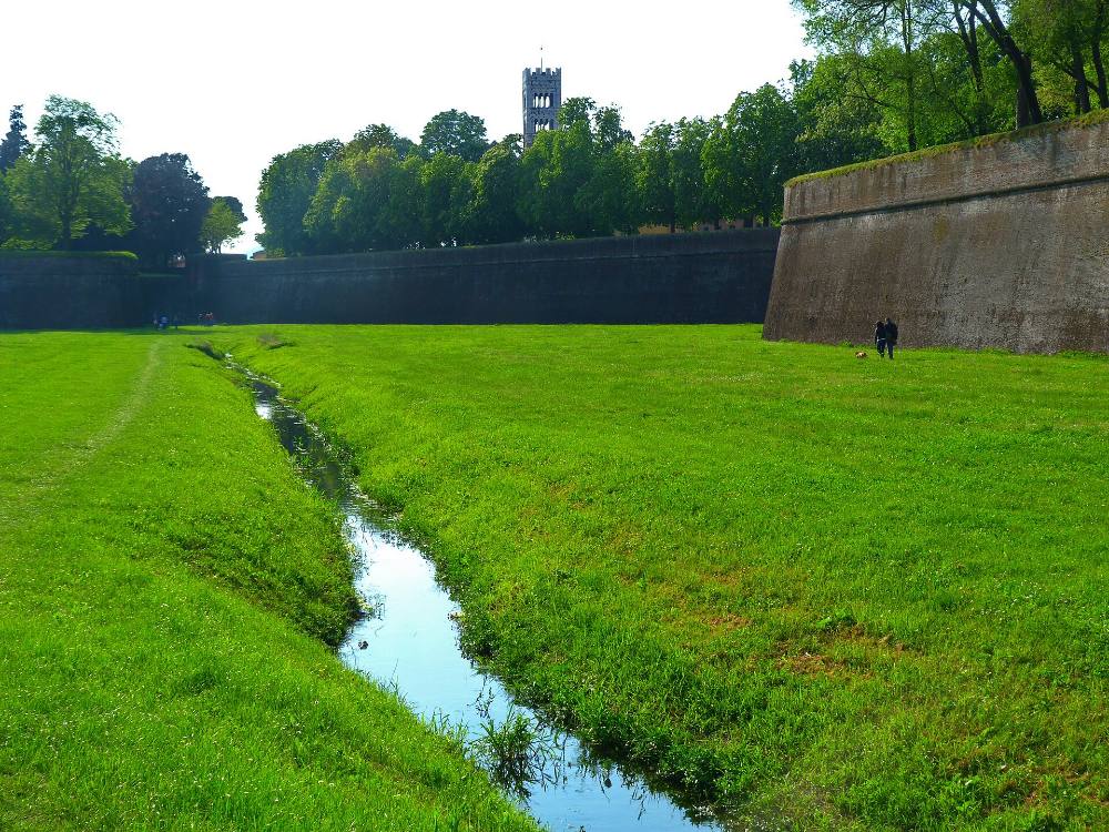 Kostenloser Stadtrundgang: Versteckte Schätze & lokales Leben in Lucca – Geheime Ecken & Geschichten aus den Vierteln