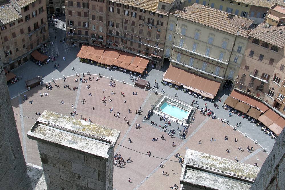 Tour a pie gratuito para descubrir las joyas ocultas y la vida local de Siena – Rincones secretos e historias del barrio