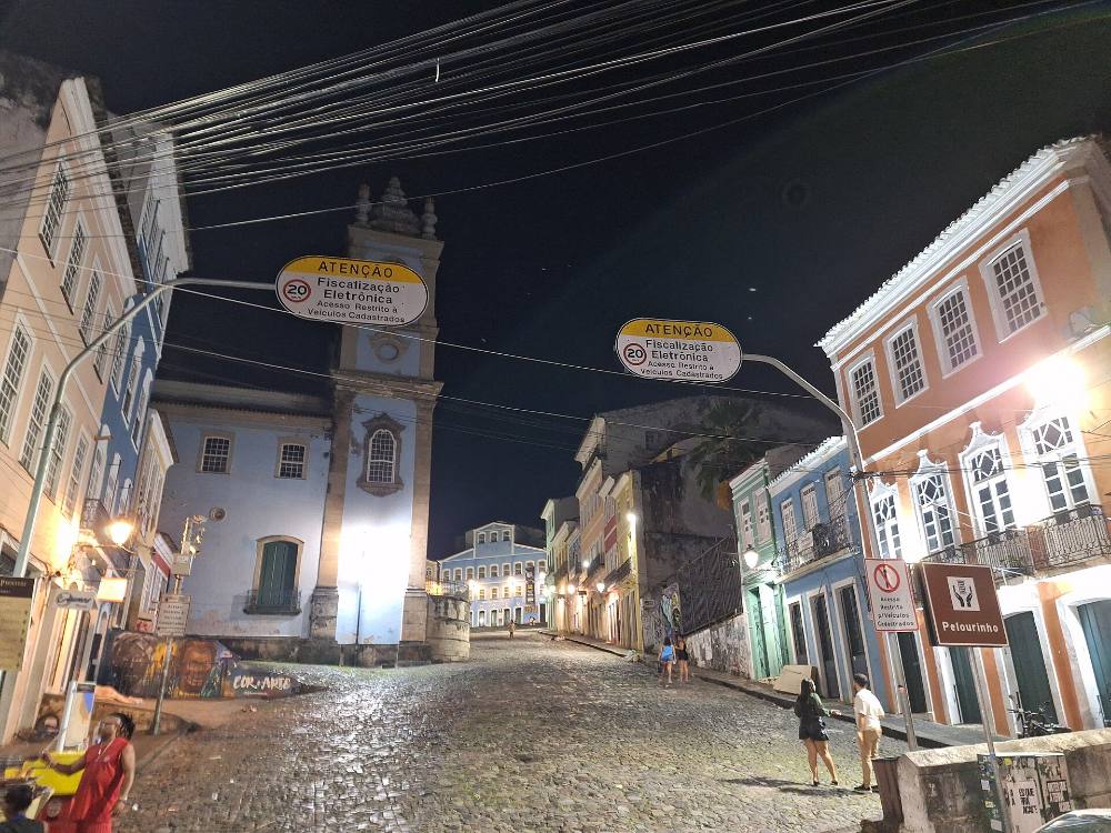 Tour a pie gratuito por la noche y las leyendas de Salvador – Anécdotas, misterios y callejones iluminados