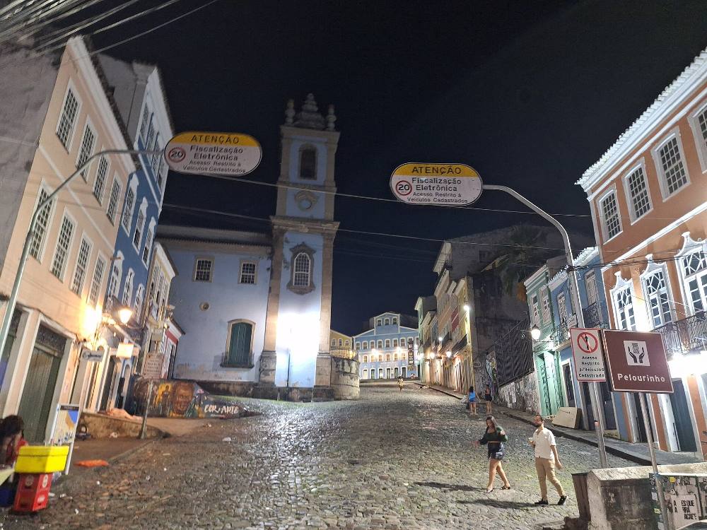 Tour a pé gratuito Descubra as joias escondidas e a vida local em Salvador – Ruas secretas e histórias dos bairros