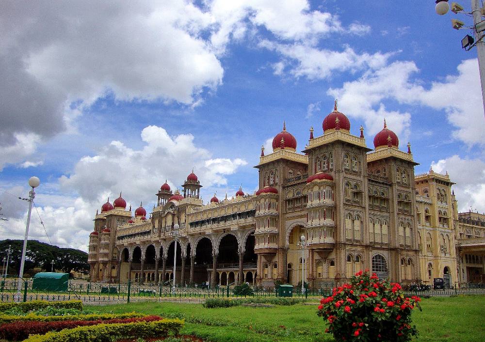 Free Street Art & Alternative Mysore Walking Tour – Murals, Creative Districts & Modern Culture