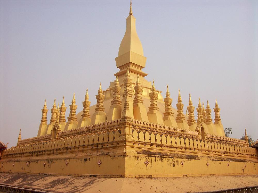 Tour a pé noturno gratuito e Lendas de Vientiane – Mitos, Mistérios e Vielas Iluminadas