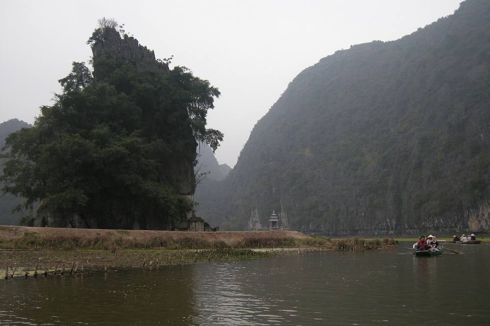 Seni Jalanan Ninh Binh & Lawatan Berjalan Kaki Percuma Alternatif – Mural, Kawasan Kreatif & Budaya Moden
