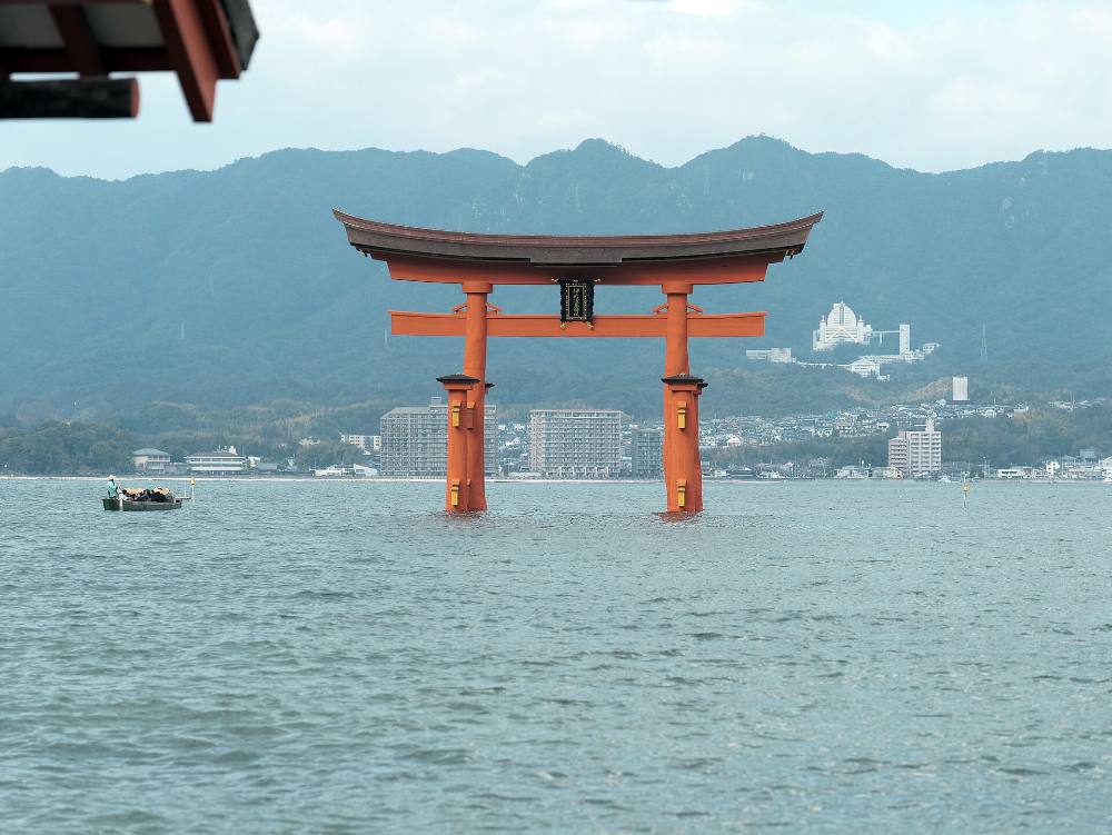 Tour a pie gratuito nocturno y leyendas de Hiroshima – Mitos, misterios y callejones iluminados