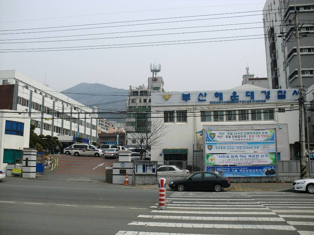 Tour serale gratuito a piedi e leggende di Busan – Miti, misteri e vicoli illuminati
