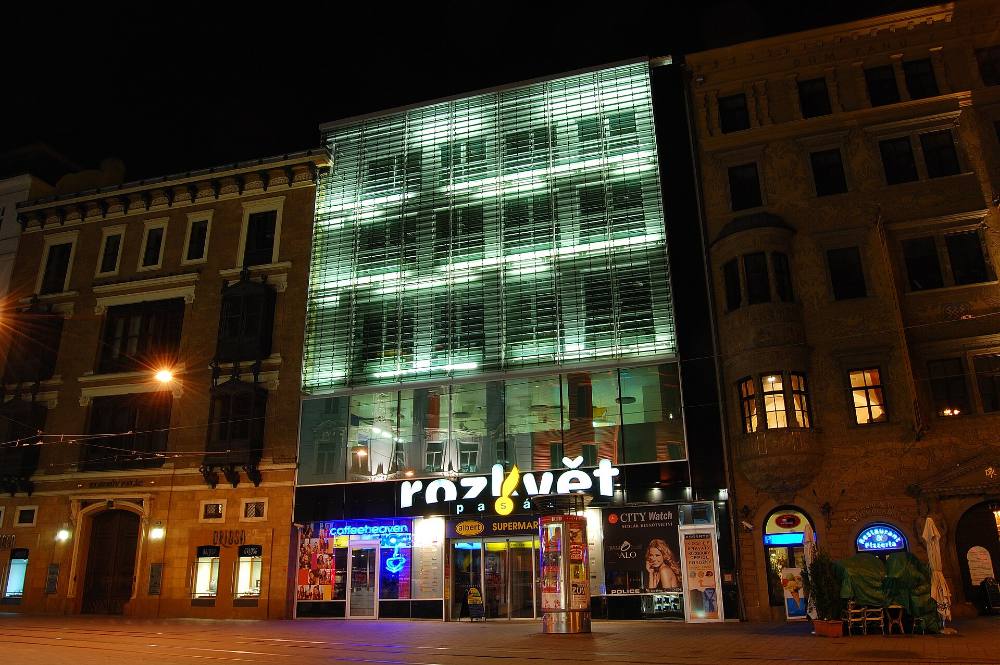 Tour a pie gratuito sobre arte callejero y cultura alternativa en Brno: murales, barrios creativos y cultura contemporánea